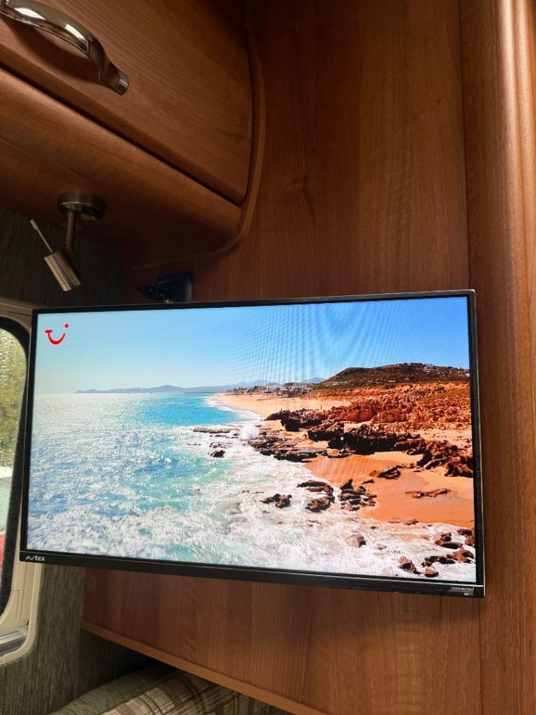 Camper van - Motorhome 12v TV