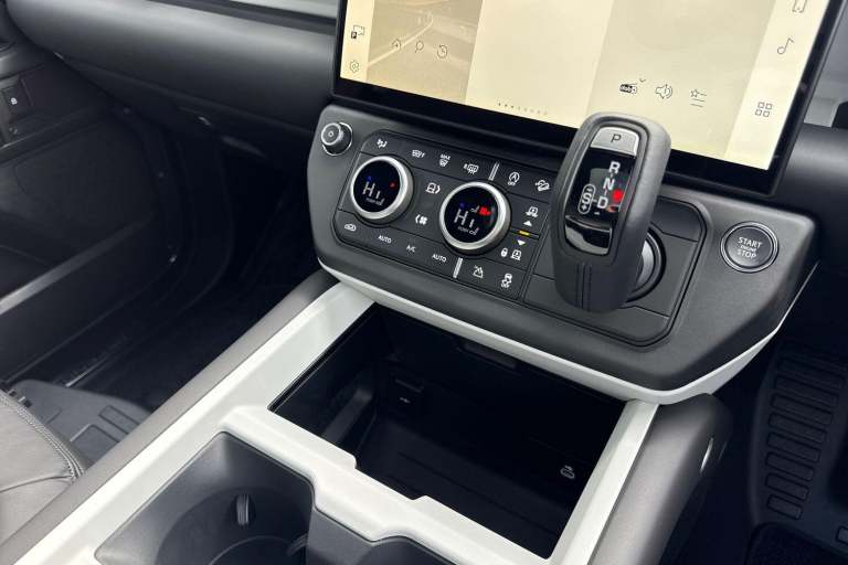 2025 Land Rover Defender 110 3.0 D250 MHEV X-Dynamic HSE Auto 4WD Euro 6 (s/s) 5dr SUV Automatic
