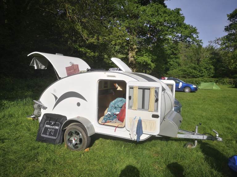 Tear-drop sleeping pod / mini caravan