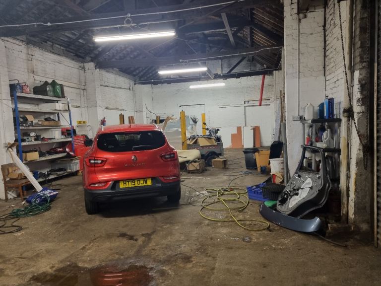 Garage Workshop Unit Lock up to rent in Swinton Salford Manchester 1650 sqft