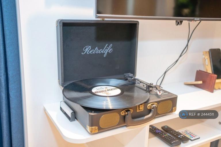 1 bedroom flat in Ability Place, London, E14 (1 bed) (#2444511)