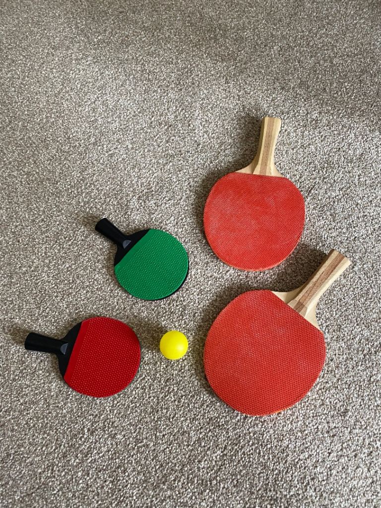 Table Tennis (Ping-Pong) Racket Set  4 Bats + Ball 