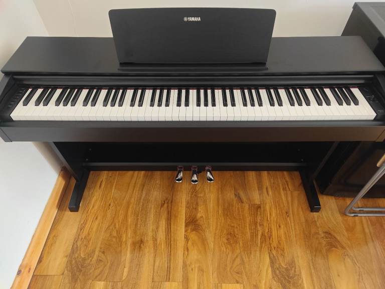 Yamaha Arius YDP-143B