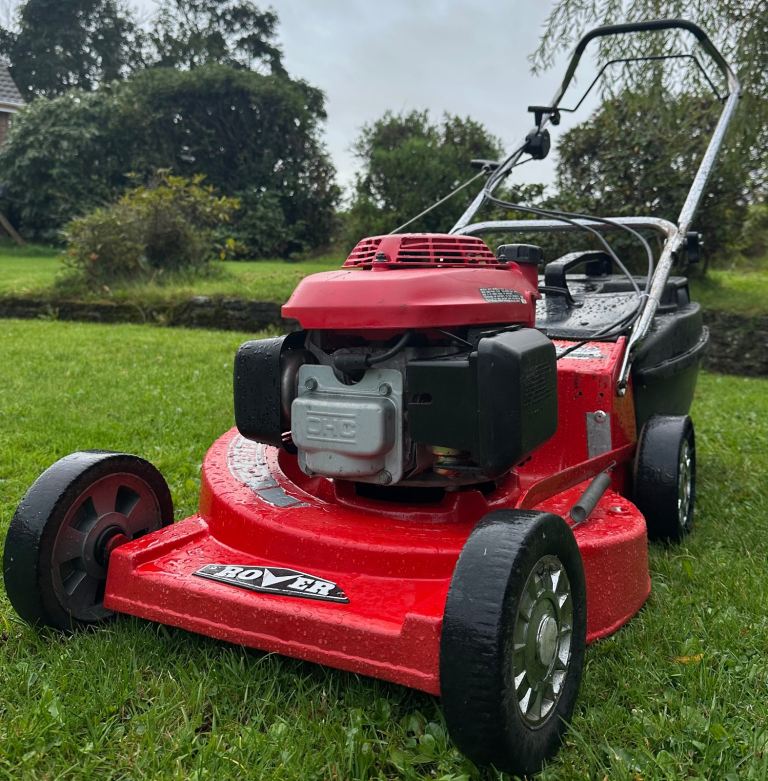 Honda 20”cut twin blade lawnmower lifts wet grass Rover cast alloy deck mower serviced 