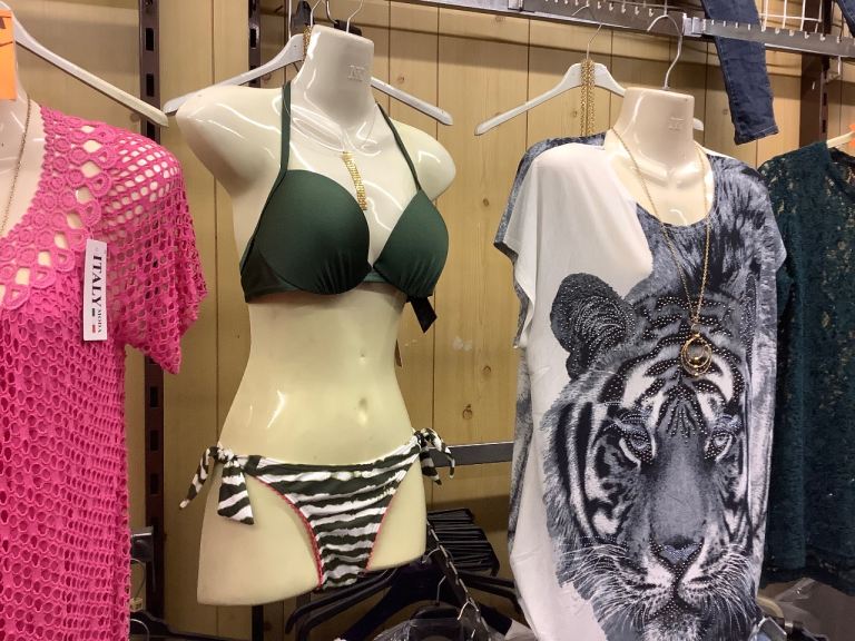 ✅ LADIES AND GENTS CLOTHES, SHOES, MANNEQUINS AND RAILS 