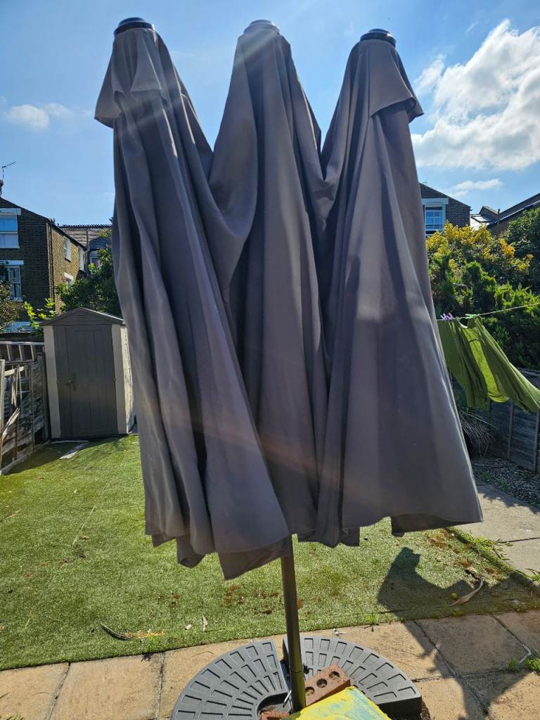 Large double parasol