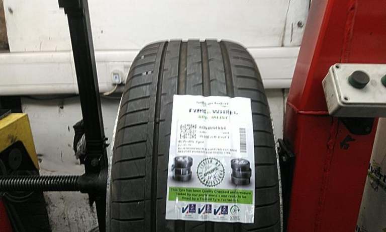 255 45 19 104y Royalblack Royal Explorer 5mm Part Worn Presure Tested Tyre