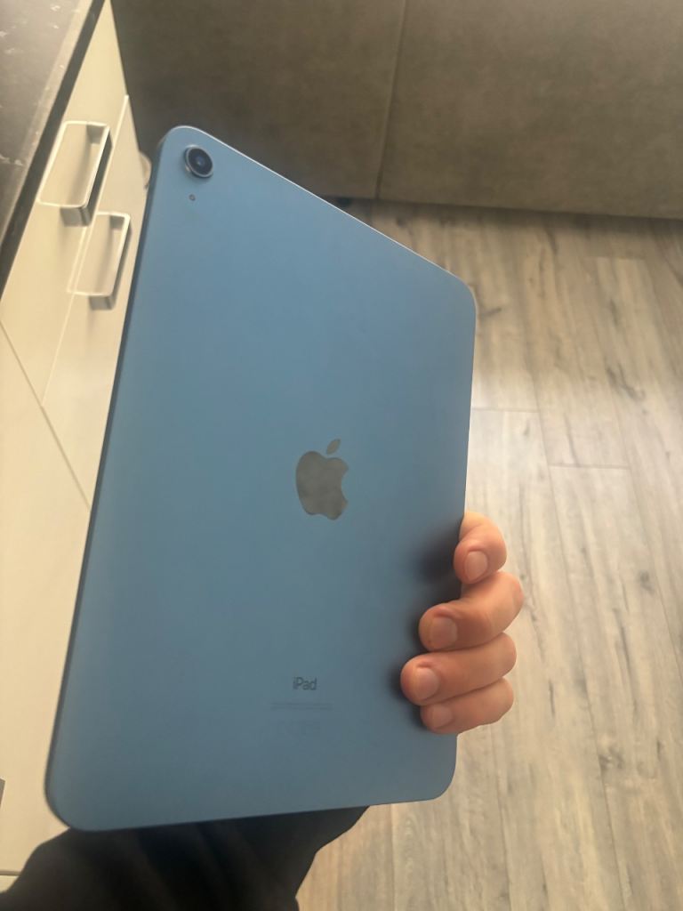 iPad 10th gen 64gb 2022 model - as new!