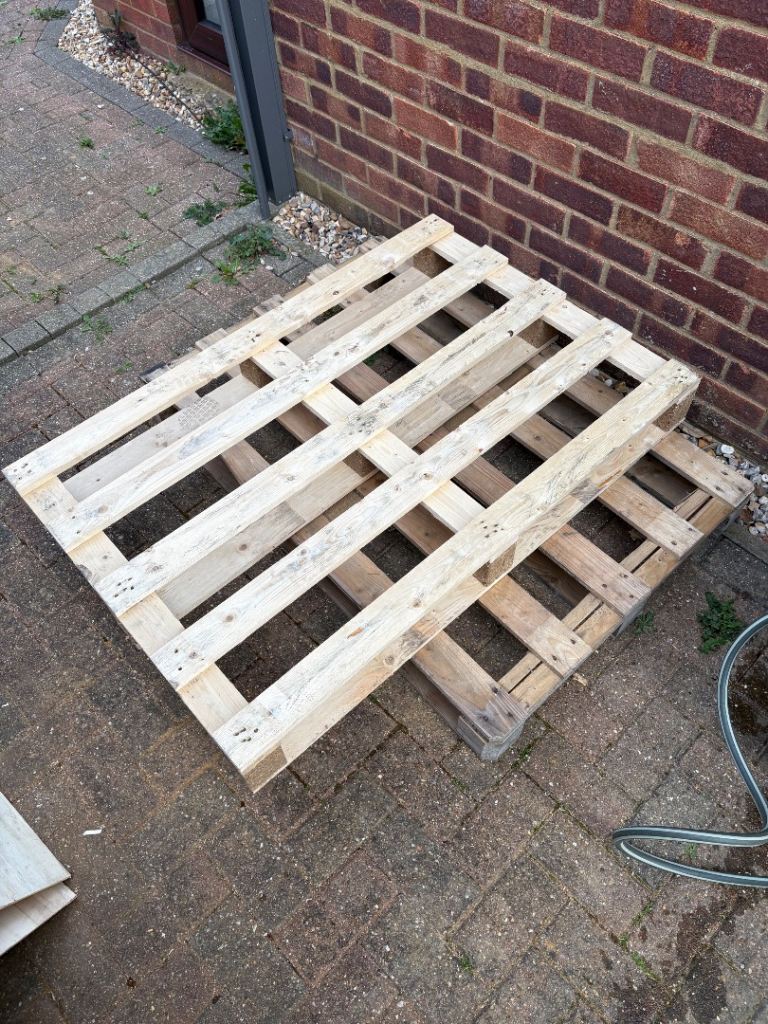 2 pallets - free