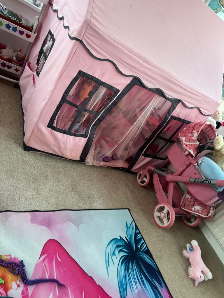 Pink play tent 