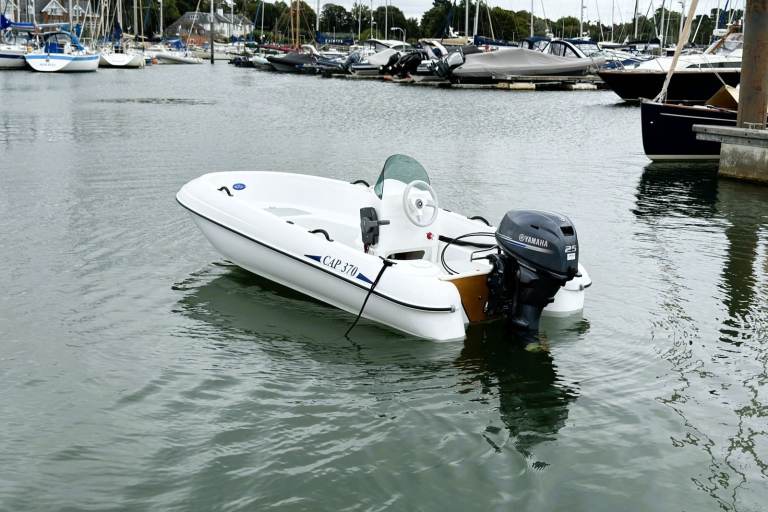 Rigiflex CAP 370 C Package With Yamaha 25hp Outboard