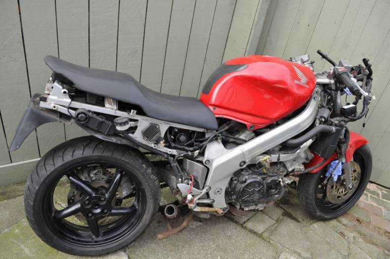 honda vfr 750 project, low milage. Parts or make great track bike