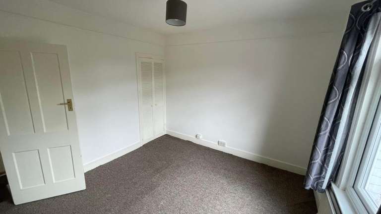 Flat To Let