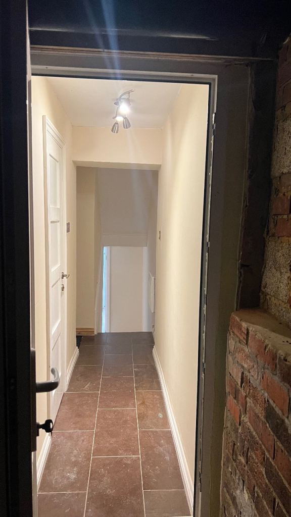 Newly renovated one bedroom flat with large private garden 