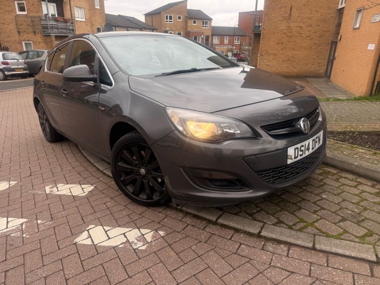 2014 Vauxhall Astra 2.0 Diesel, CDTi Tech Line, Full Service History {Timing belt replaced}, 2 keys.