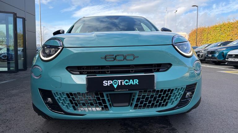 2025 Fiat 600 1.2 MHEV SUV 5dr Petrol Hybrid e-DCT Euro 6 (s/s) (100 ps) SUV Hybrid Automatic