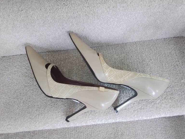 Shoes Beige Leather Heels By Carvela Brand New Size 7