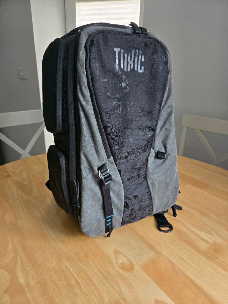 Toxic Valkyrie Large (25L) Camera Backpack (Onyx)