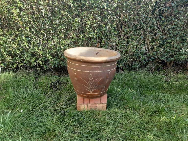 MEDIUM CERAMIC PLANTER