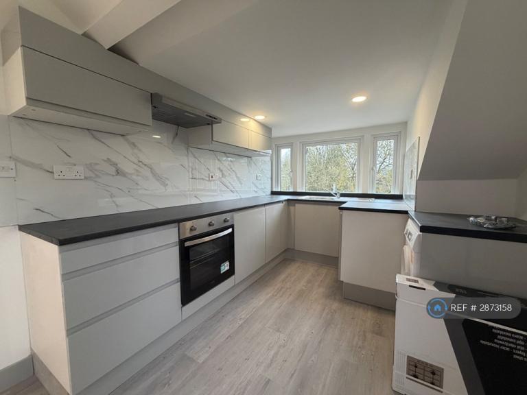 3 bedroom flat in Leighton Buzzard Road, Hemel Hempstead, HP1 (3 bed) (#2873158)