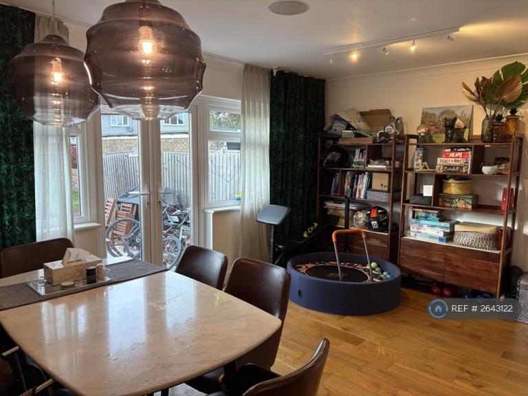 3 bedroom house in Diban Avenue, Hornchurch, RM12 (3 bed) (#2643122)