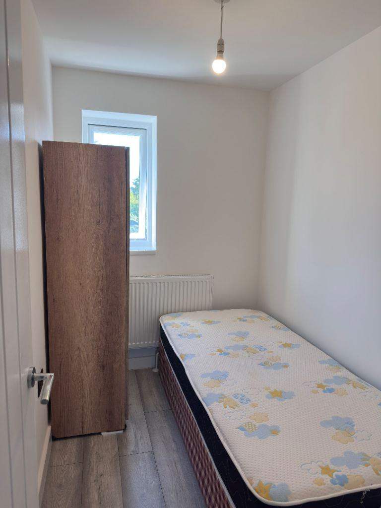 Spacious & Cosy Box room for rent RM13 8NS