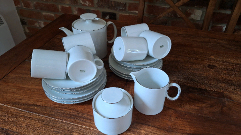 THOMAS ROSENTHAL MEDAILLON THIN PLATINUM 21 piece Tea set