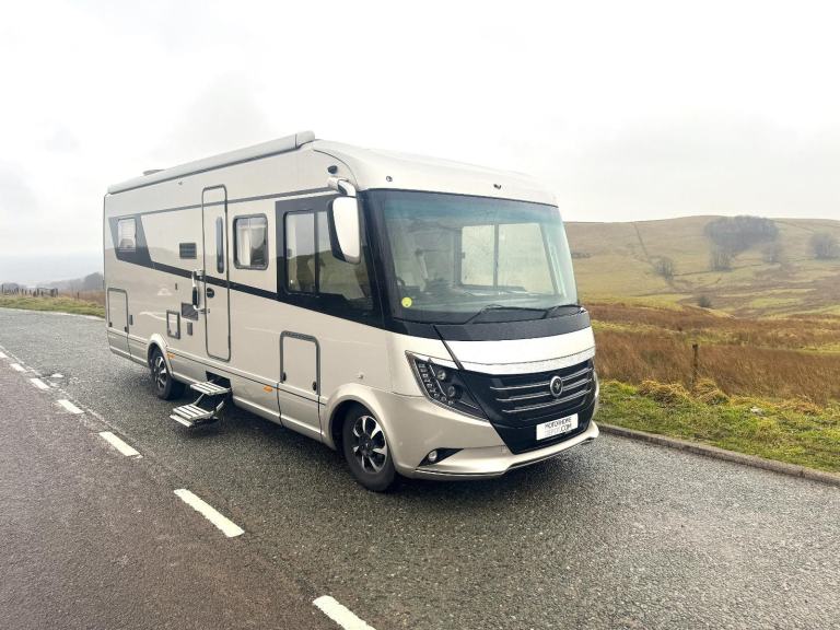 Niesmann and Bischoff Arto 79F 4 Berth 4 Travel Seat French Bed For Sale