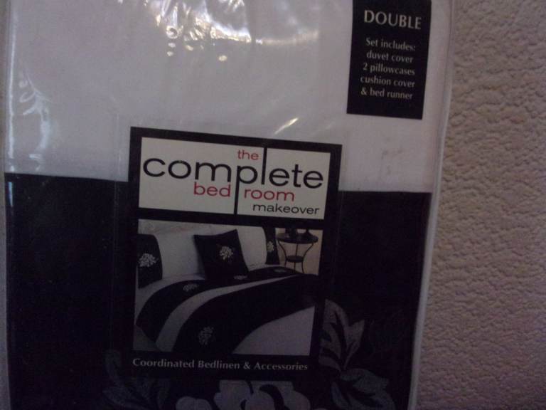 black, white and silver double bed set new