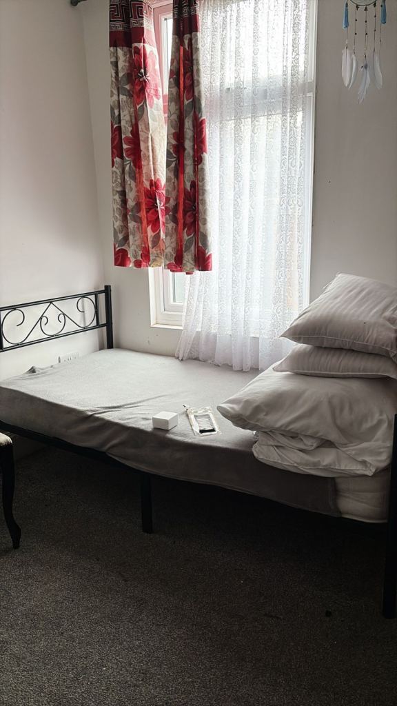 Double room available for sharing with female 