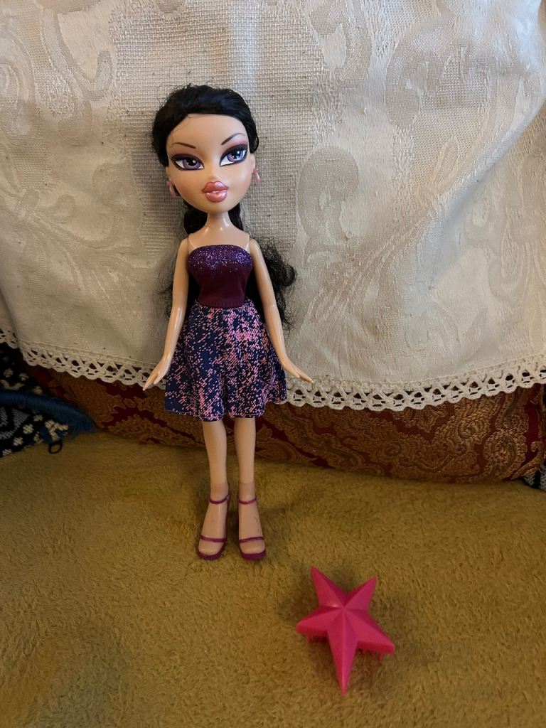 2005 Hollywood style Dana bratz doll good condition 