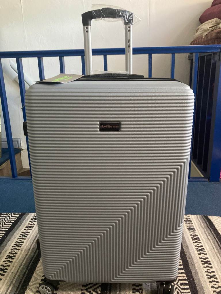 Skyflite London Suitcase – brand new