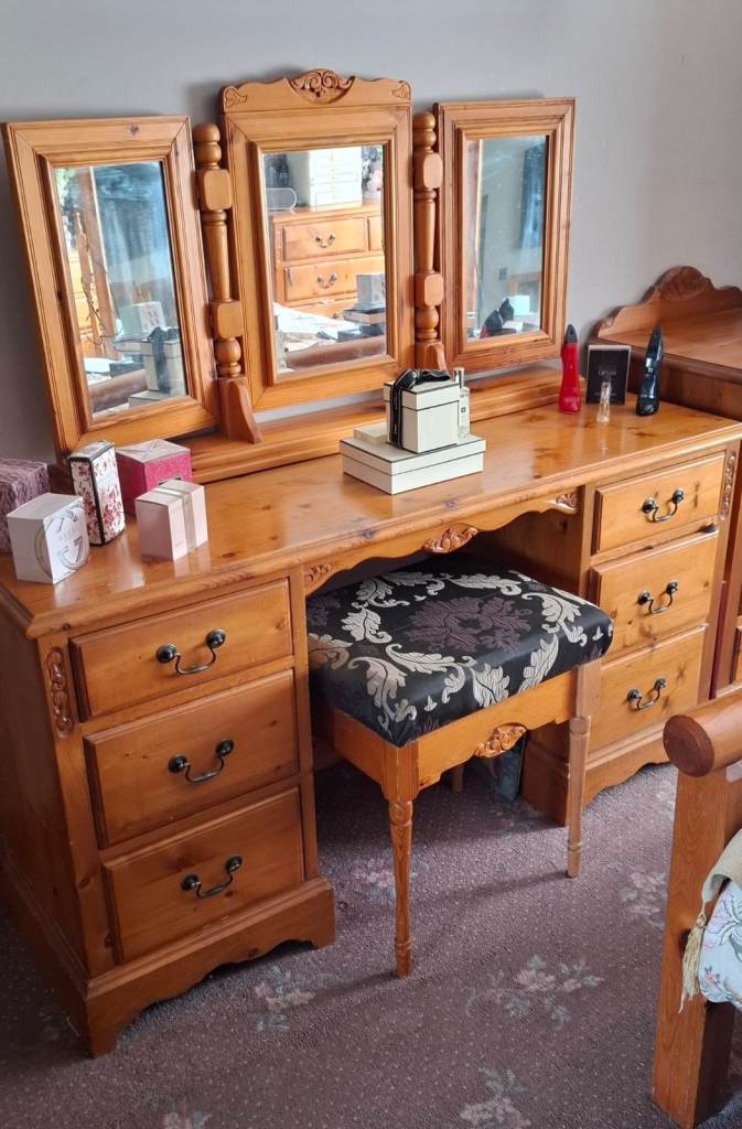 JAYCEE antique pine bedroom furniture 