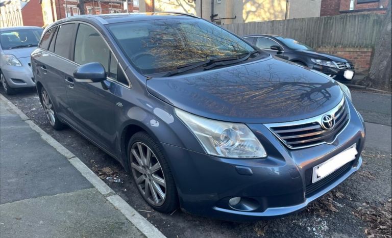 2011 60 toyota avensis 2.2 diesel automatic fully loaded 