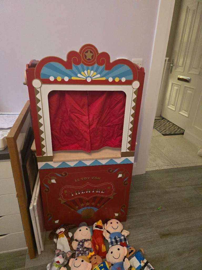 Le Toy Van Puppet Theatre