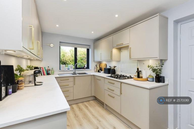 4 bedroom house in Cherry Avenue, Cheltenham, GL53 (4 bed) (#2570061)