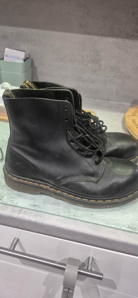 Original Dr martens size 9 steel toe caps fab!!