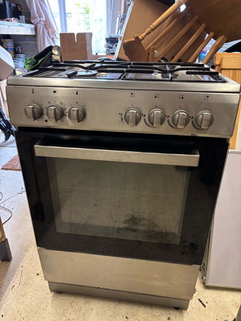 Freestanding Gas Cooker with Oven – Silver and Black