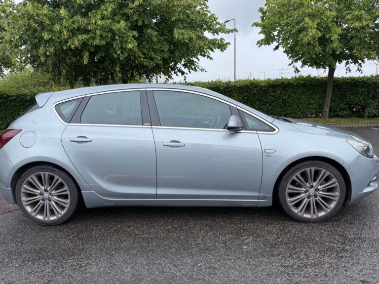 Vauxhall Astra SRI VX-line 2.0 CDTI automatic auto (unlike Ford Focus or Ford Fiesta)