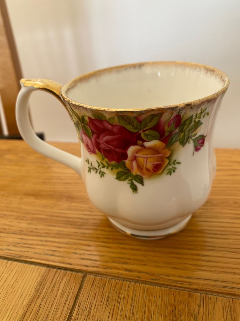5x Royal Albert old country rose mugs £15 each or £70 for the five 