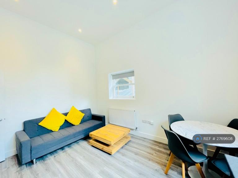 1 bedroom flat in Sidney Road, London, SW9 (1 bed) (#2769608)