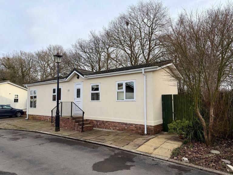 10 Mossways Park in Wilmslow  - Lodge / Caravan 