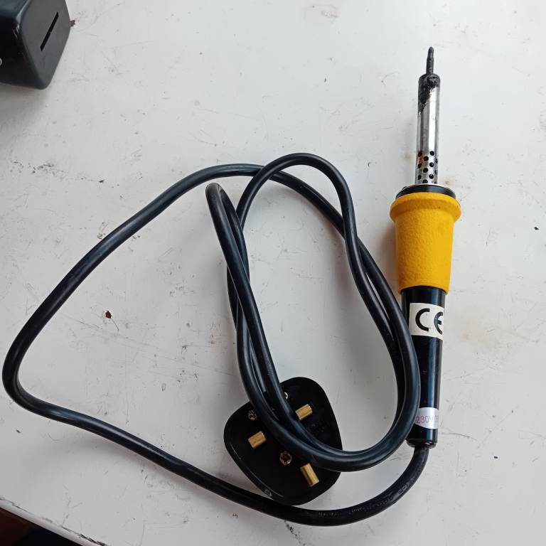SOLDERING IRON £3 POST OR COLLECT CF39 8DG