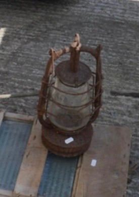 Storm / oil lamp