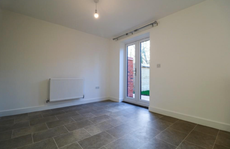 FURNISHED 4 BED SEMI-DETACHED HOUSE | BILLS INCLUDED | AVAILABLE FEB