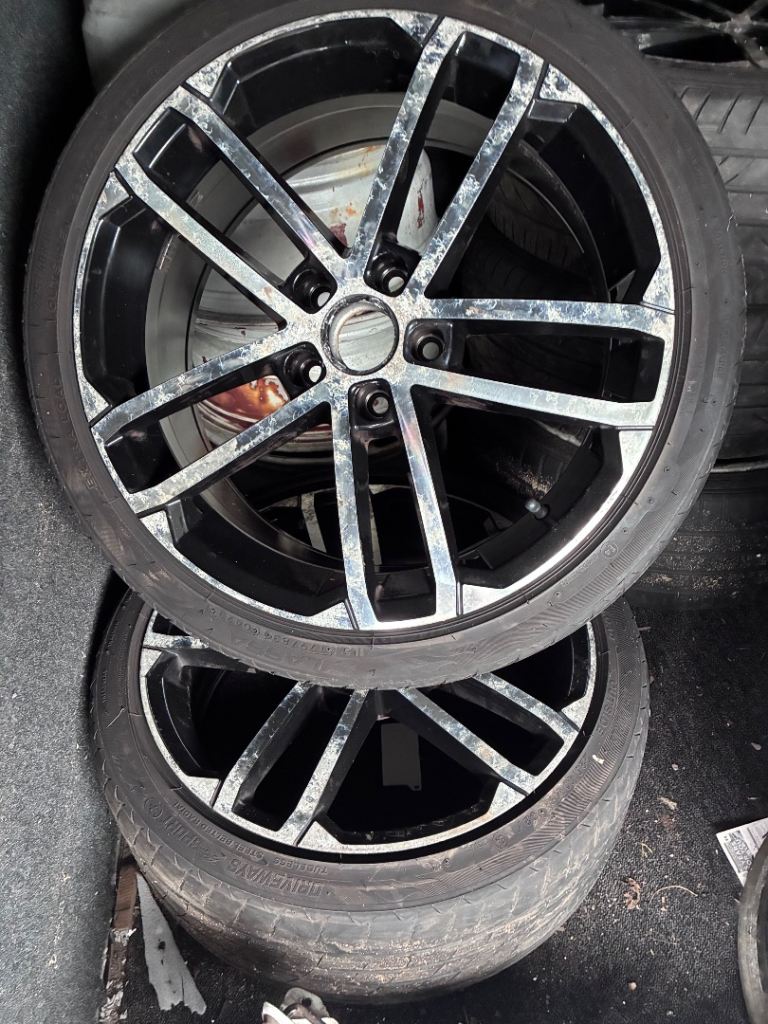 VW Golf 18-inch Alloy Wheels , 5x112
