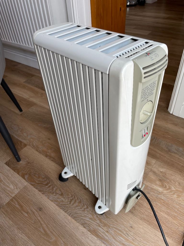 De Longhi Oil-Filled Electric Radiator Heater on Wheels – Good Condition