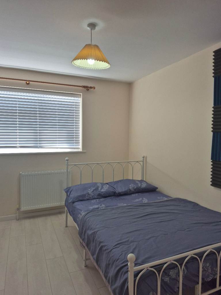 Fully furnished double room to rent