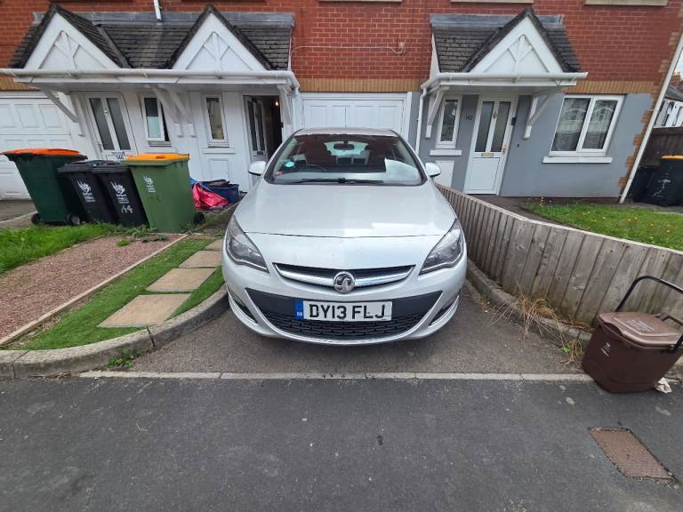 2013 Vauxhall Astra 1.4 Petrol – Runs & Drives – MOT Nov 2026 – Mechanic / DIY Project