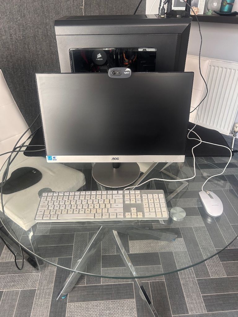 Full PC Gaming Setup with Monitor, Keyboard, Mouse – Good Condition